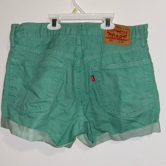 Green Levi shorts - Picture 2 of 5
